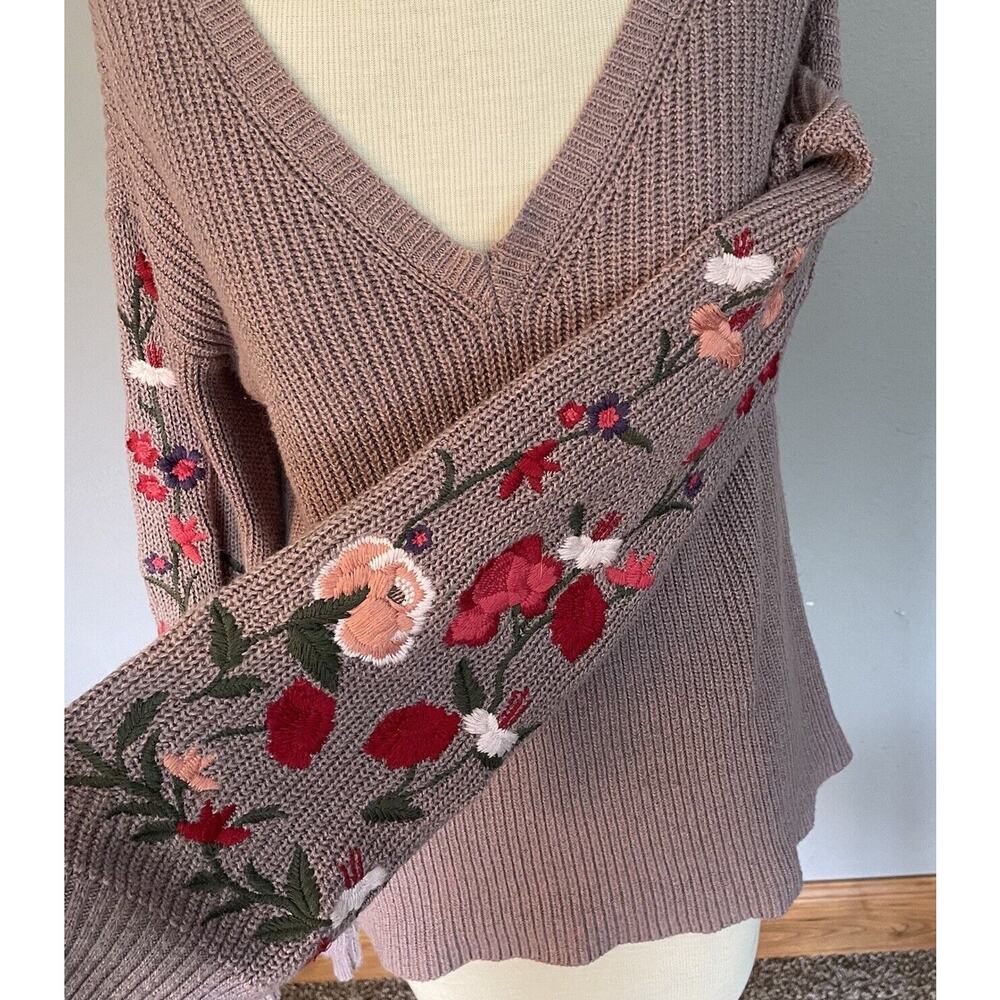 AEO American Eagle Size XS Oversized Floral Embroidered Pink Sweater Wool Blend - Picture 2 of 9